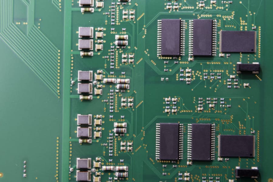 Pcb綠油塞孔不飽滿，pcb綠油塞孔空洞,飽滿度不足會導(dǎo)致什么？